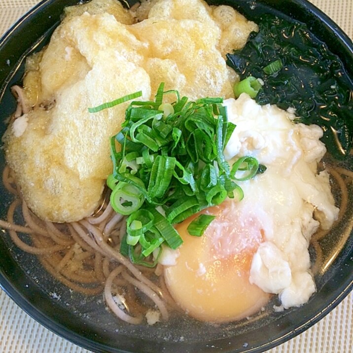 月見きざみわかめ蕎麦